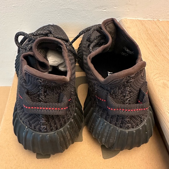 Adidas Yeezy Boost 350 V2 - Picture 4 of 8